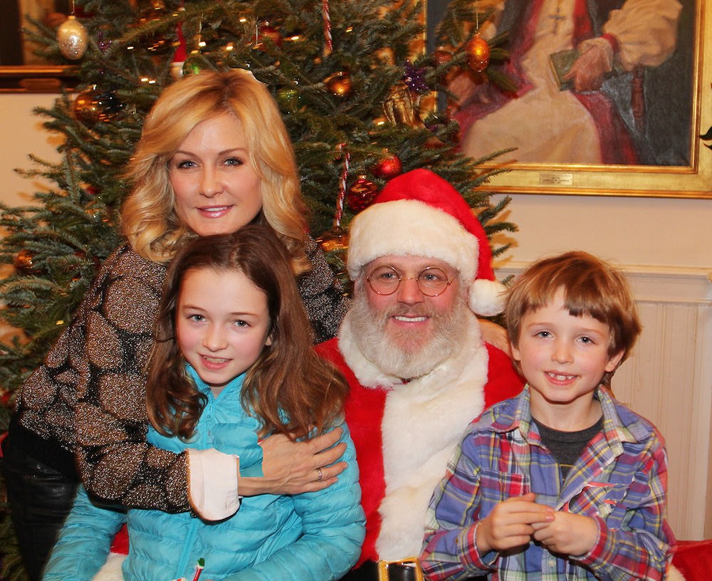 Hearts of Gold links to a better life founded by Deborah Koenigsberger celebrates Christmas with a party #3 for mothers and their children on December 22, 2016 in New York City, New York with arts and crafts, a great turkey dinner with all the goodies and