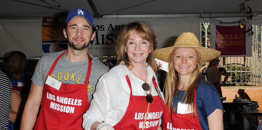 Los Angeles Mission Thanksgiving Meal for the homeless