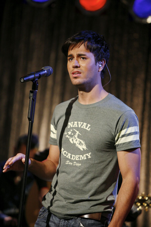 Enrique Iglesias on "The Young and the Restless" Set