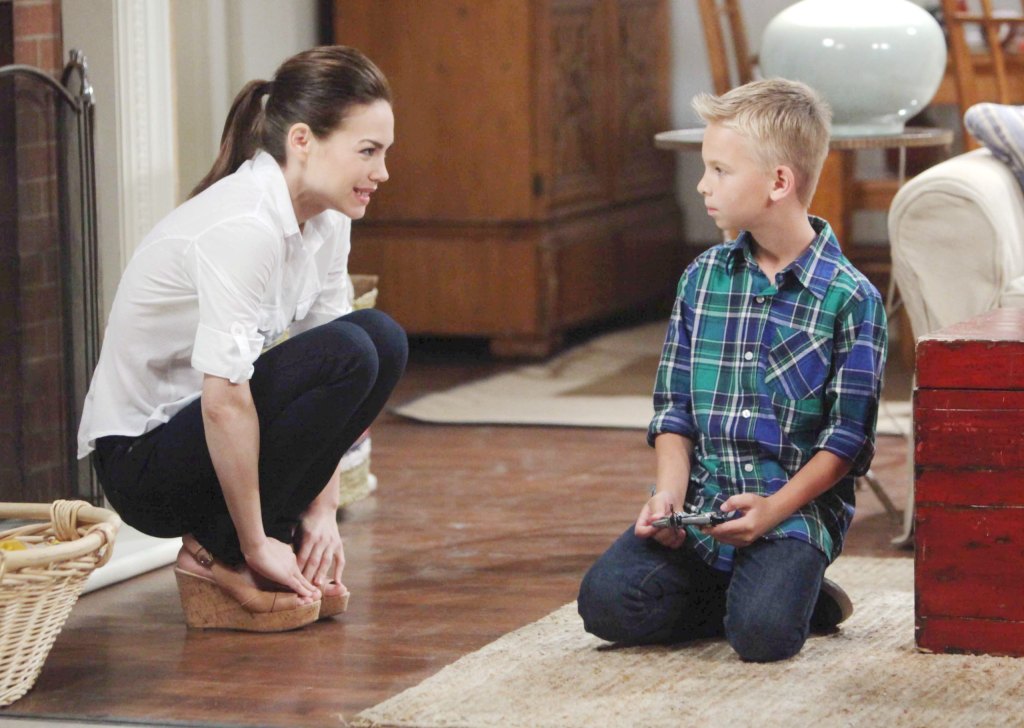 rebecca herbst as elizabeth reunites with jake on general hospital.