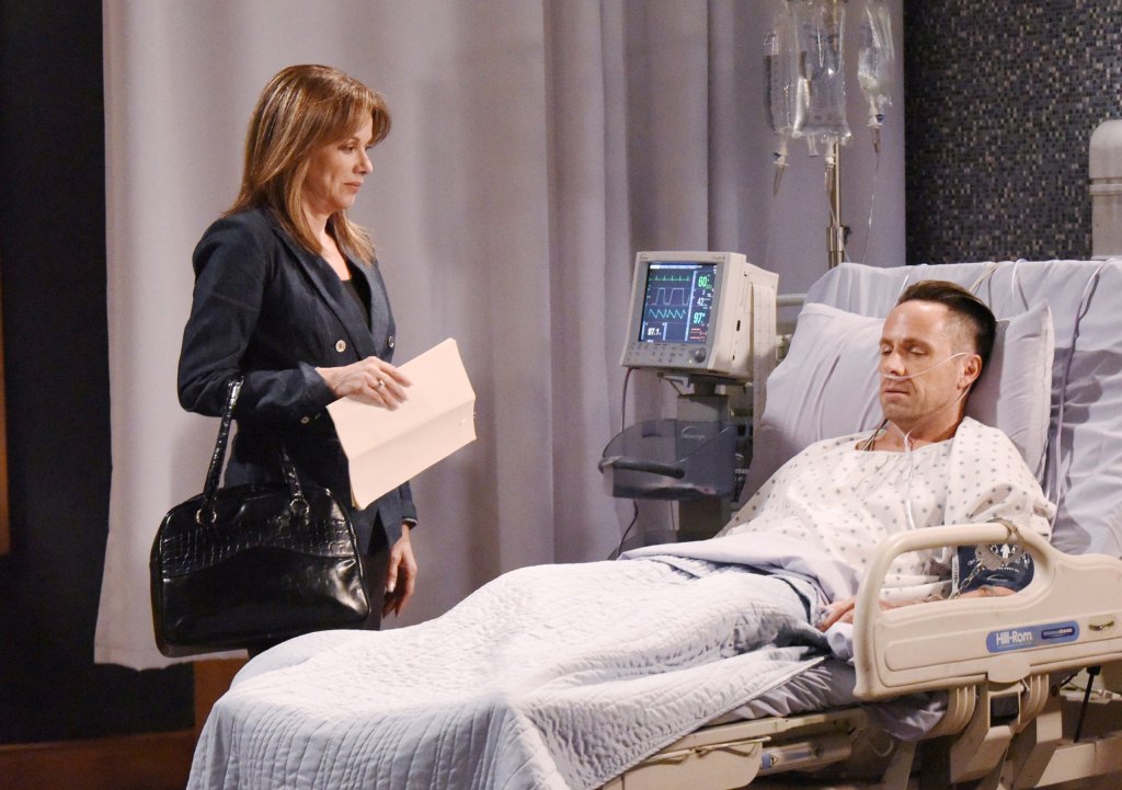 alexis serves julian, lying in a hospital bed, divorce papers on general hospital.