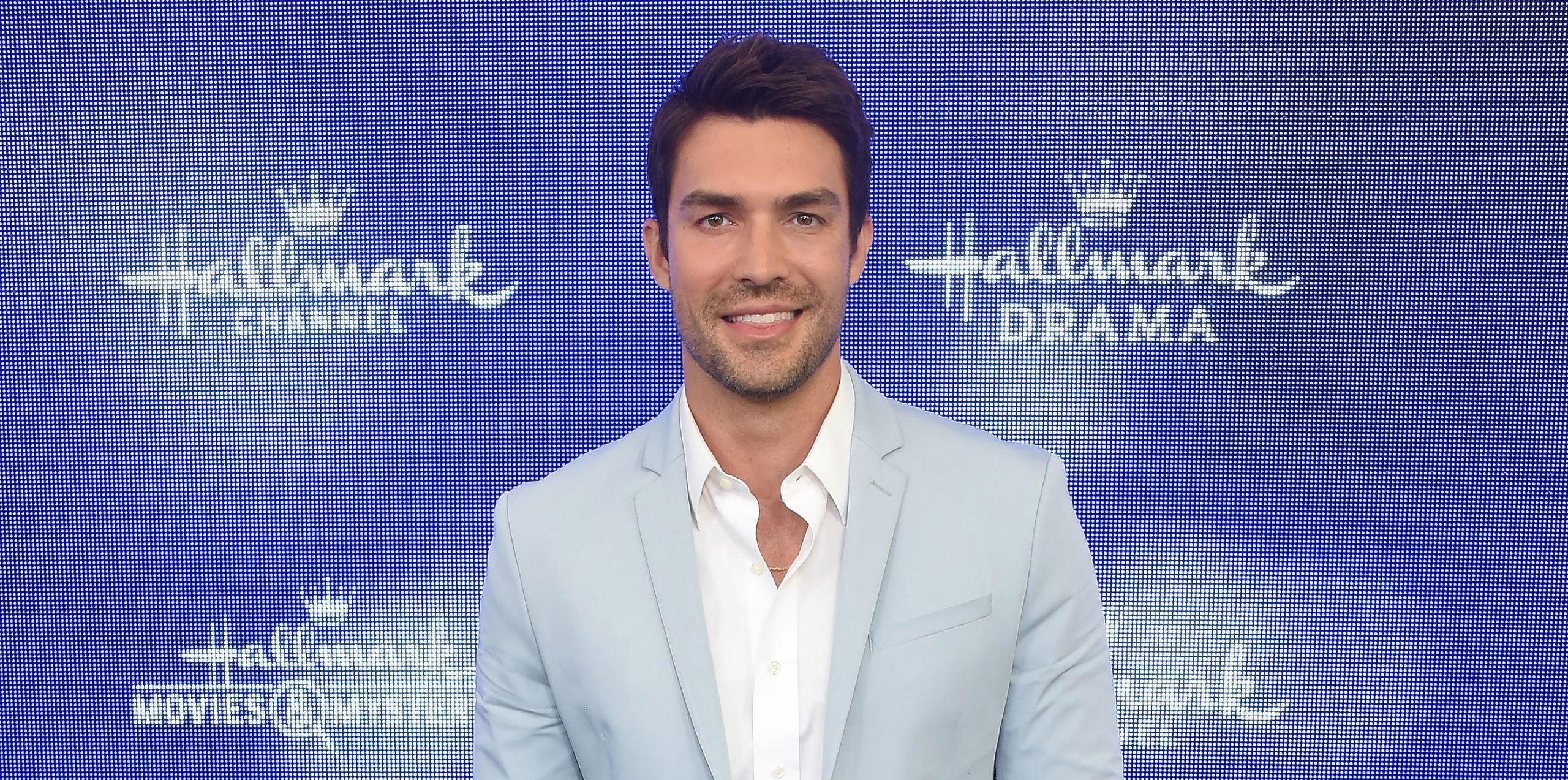 Pouter Porteplot Days Of Our Lives Peter Porte Stars In Yuletide The Knot Holiday