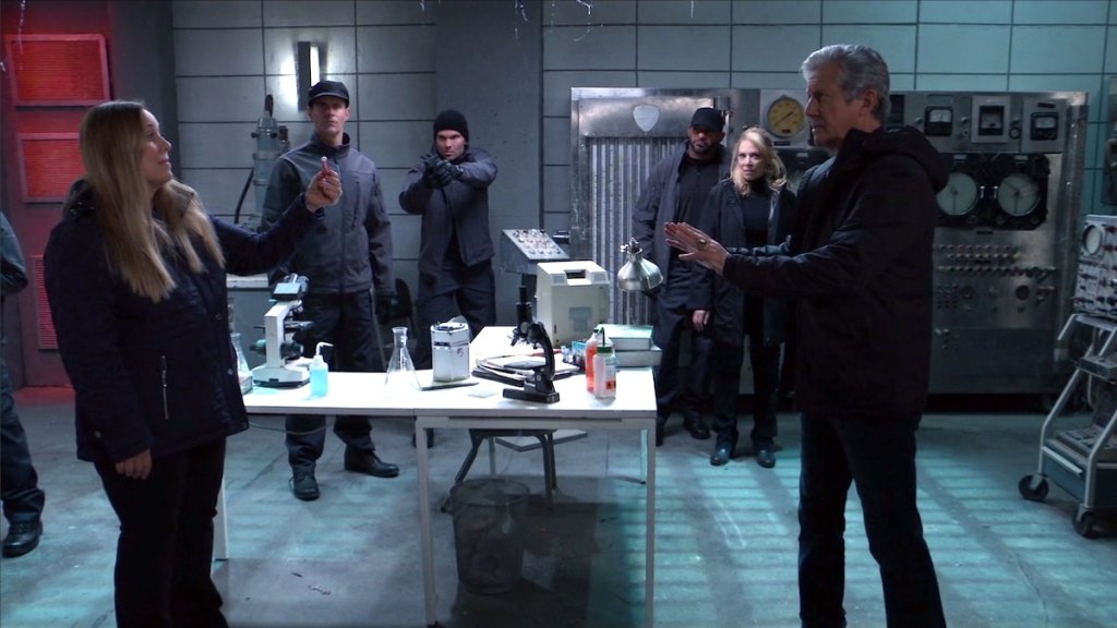 GH Laura Victor face off