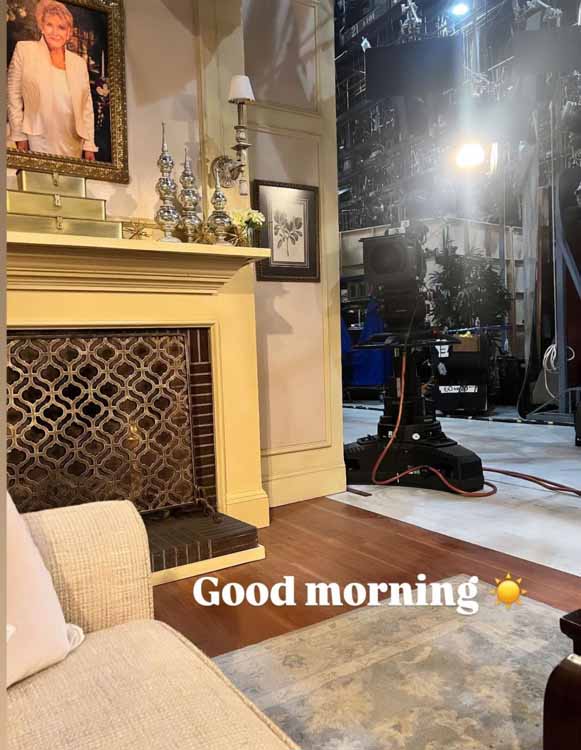 Y&R set