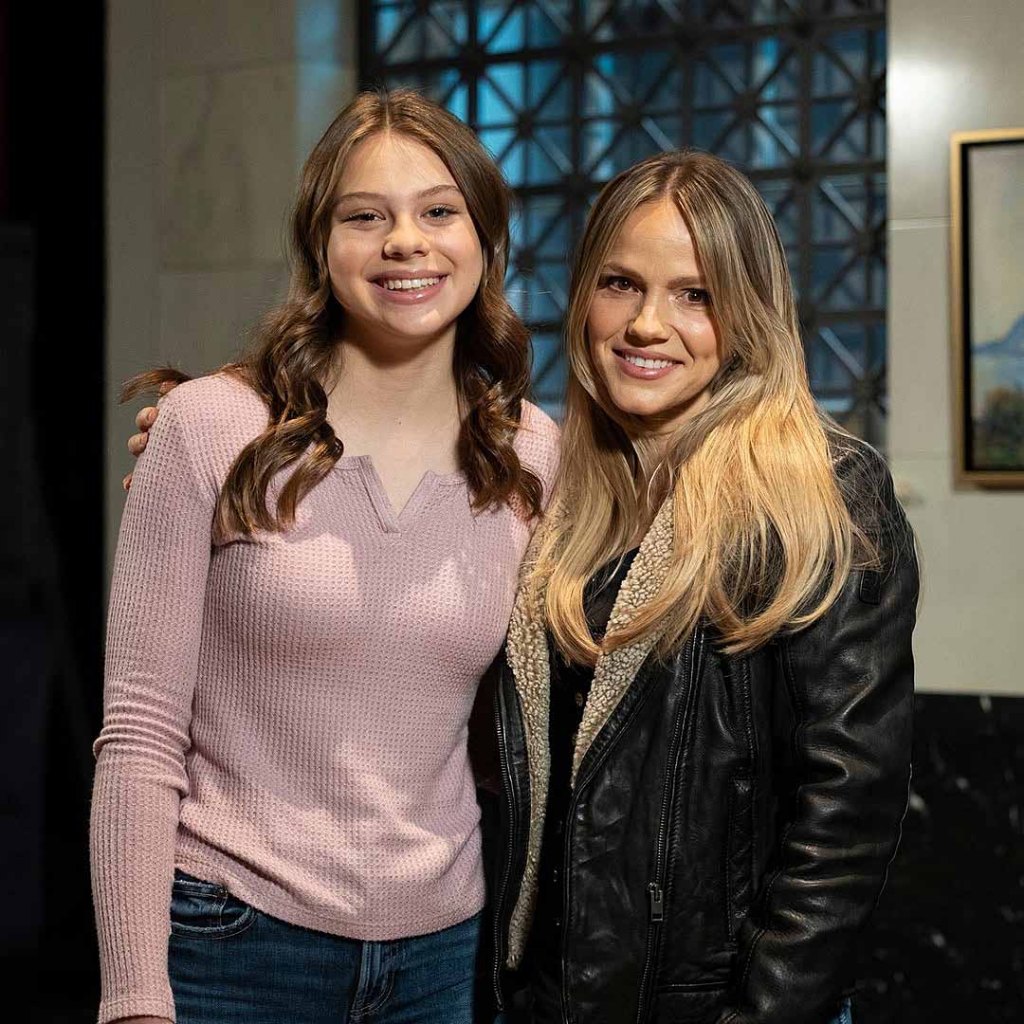 scarlett fernandez, alexa havins