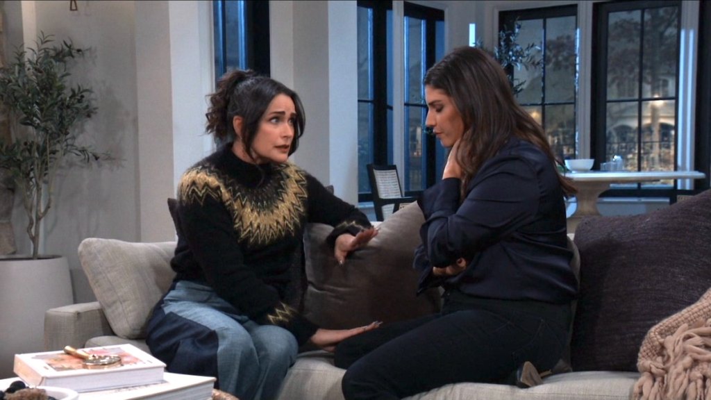 GH Lois comforts Brook Lynn