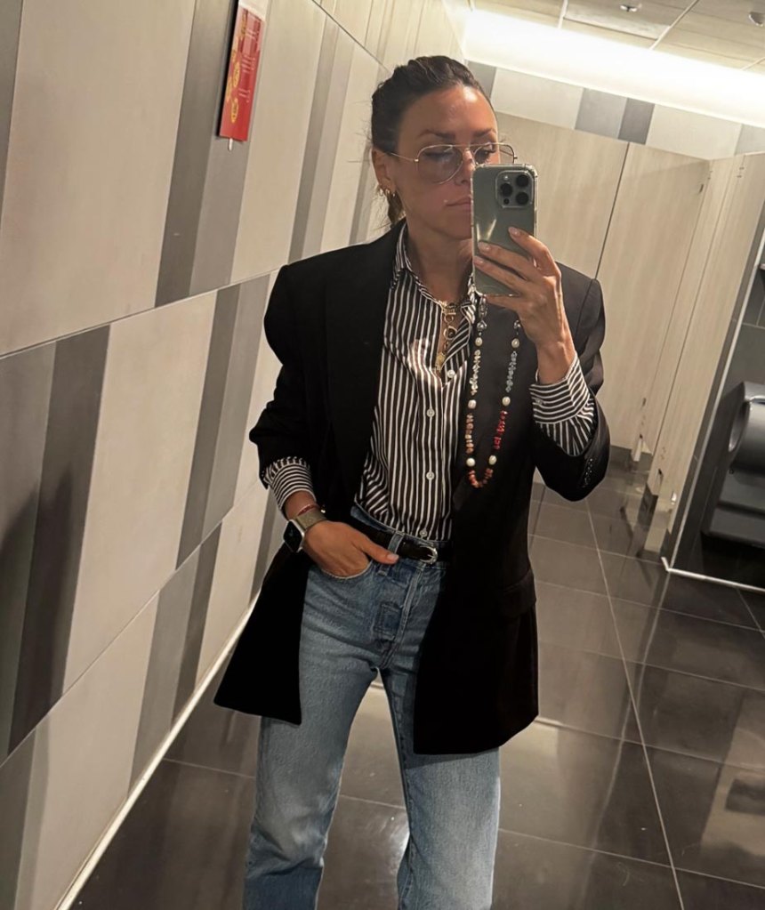 elizabeth hendrickson young and restless behind the scenes soap stars share snaps from the week ending in august 21