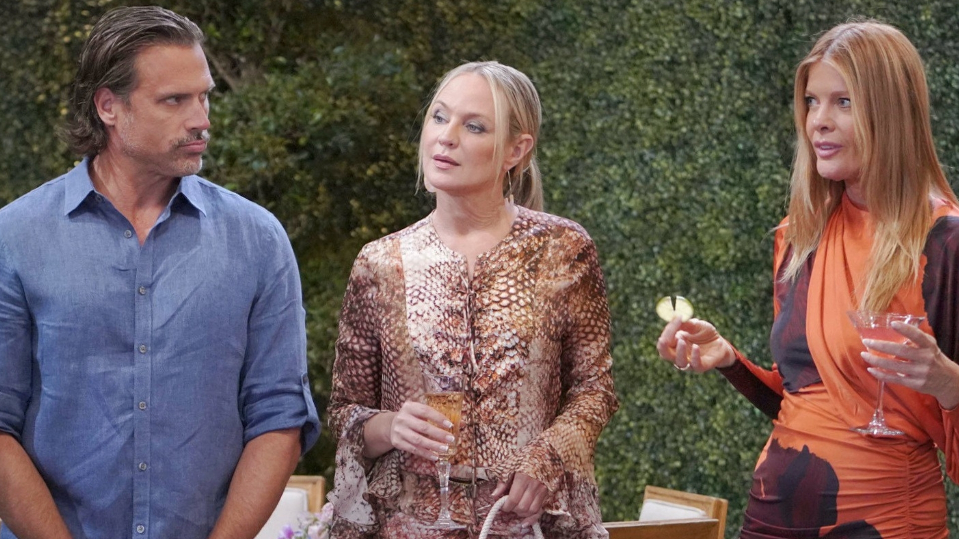 nick looks at sharon and phyllis while in nice on young and restless.