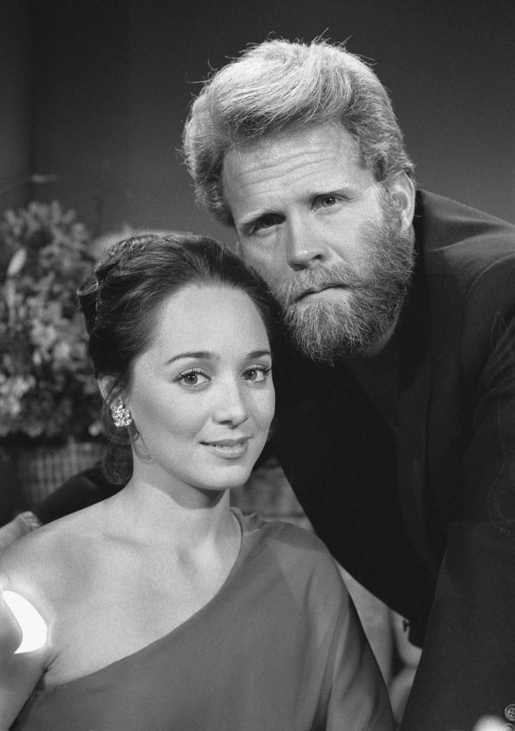 Victoria Mallory (Leslie Brooks) and Tom Ligon (Lucas Prentiss) on Y&R