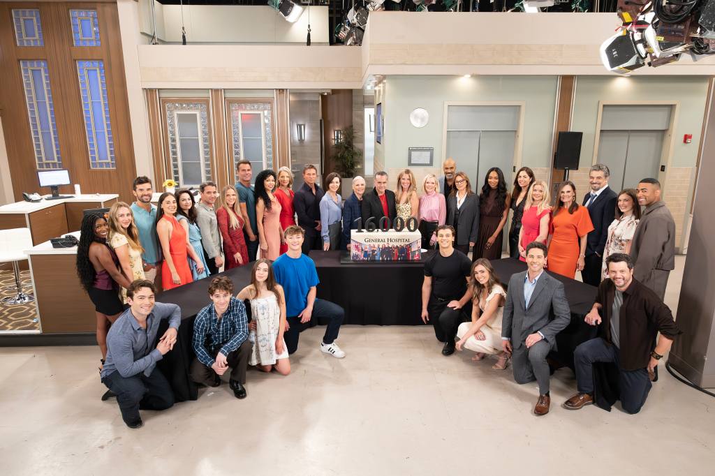 GH cast at the 16,000th episode on-set celebration