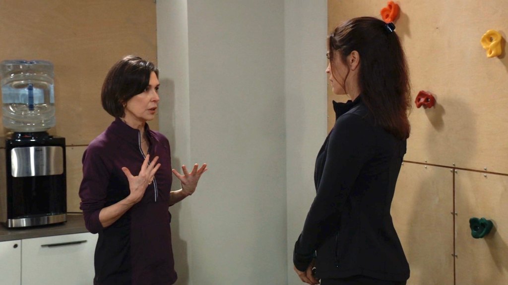 GH Finola Hughes Kelly Thiebaud